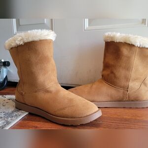 Warm Tan Winter Boots with Plush Lining
